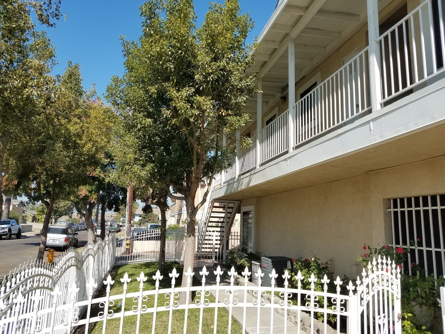 Anaheim Apartment: 301 E. Mills Dr.