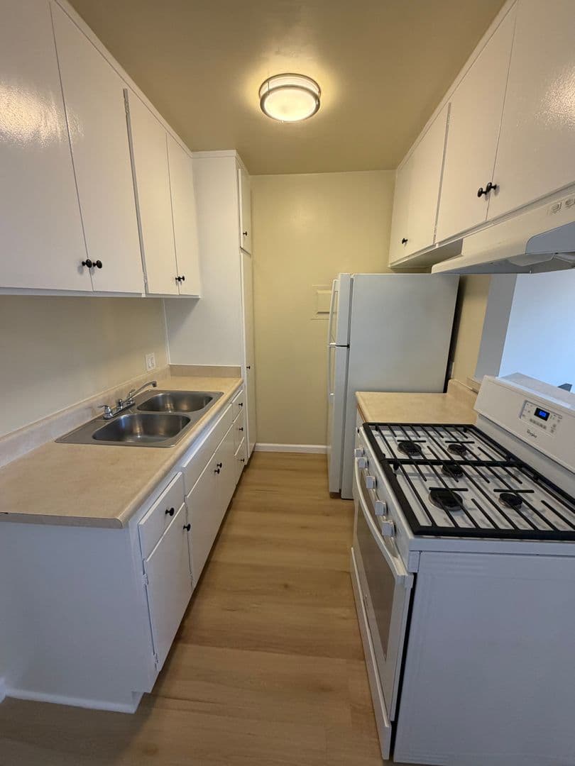 Northridge Apartment: 18520 Prairie St.