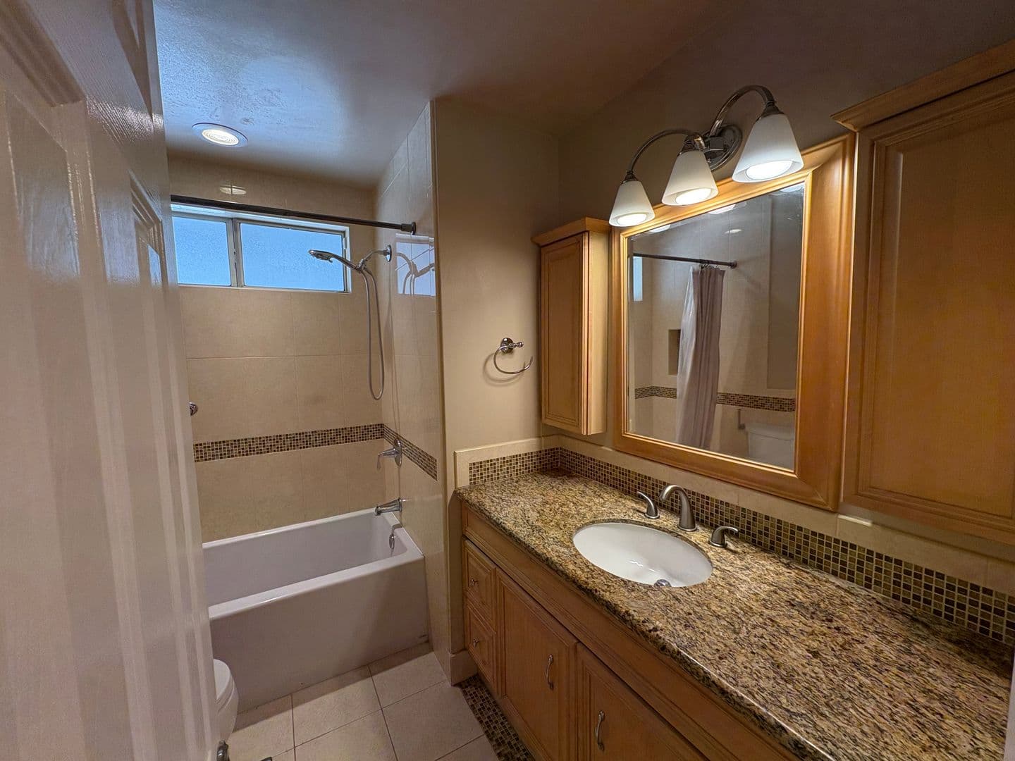 Granada Hills House: 12130 Rahn Ave