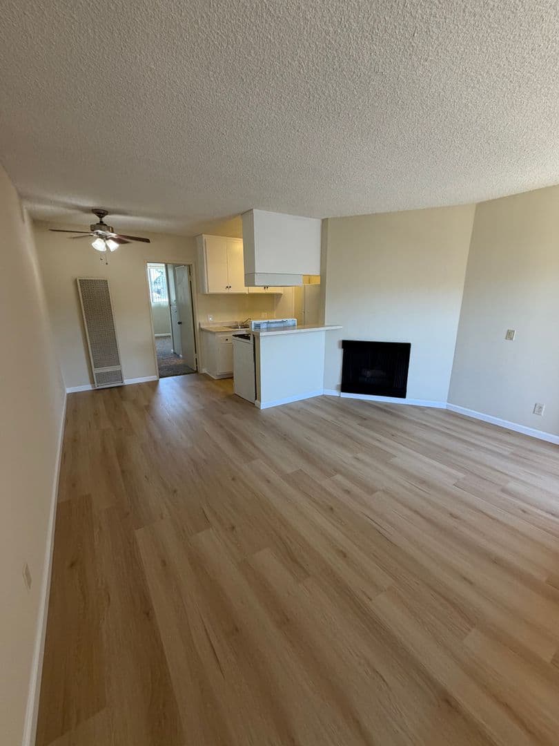 Northridge Apartment: 18520 Prairie St.