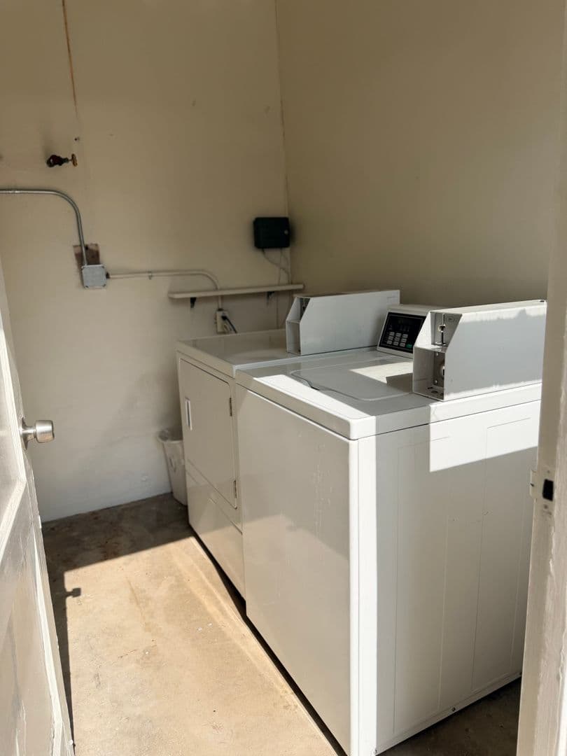Glendale Apartment: 988 W. Glenoaks Blvd.
