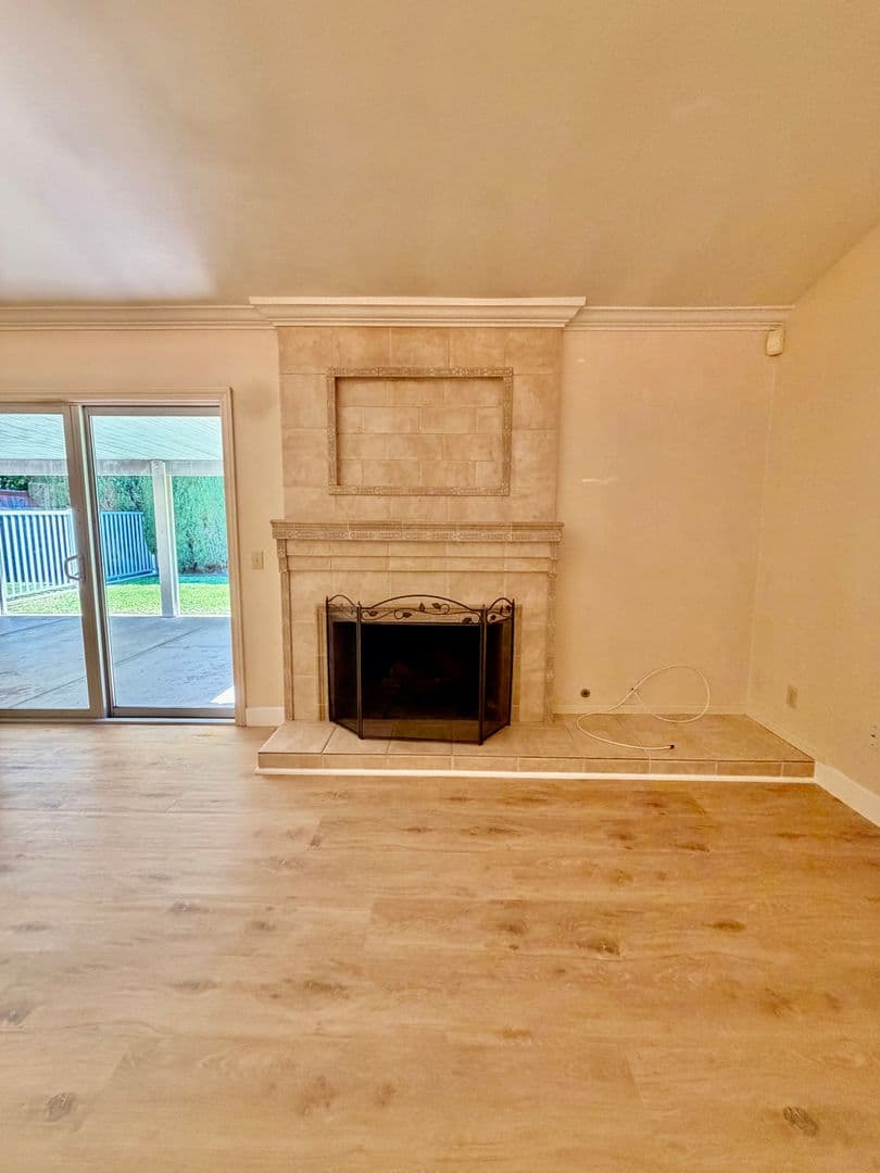 Newbury Park House: 228 Eagle View Place