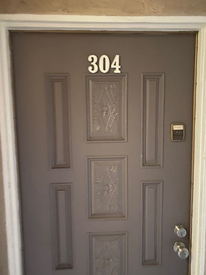 Los Angeles Apartment: 10425 Irene Street  - 304