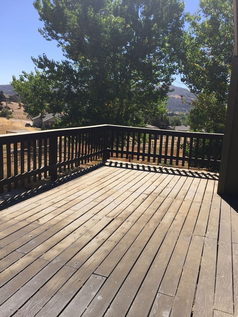 Tehachapi House: 24441 Oak Tree Court