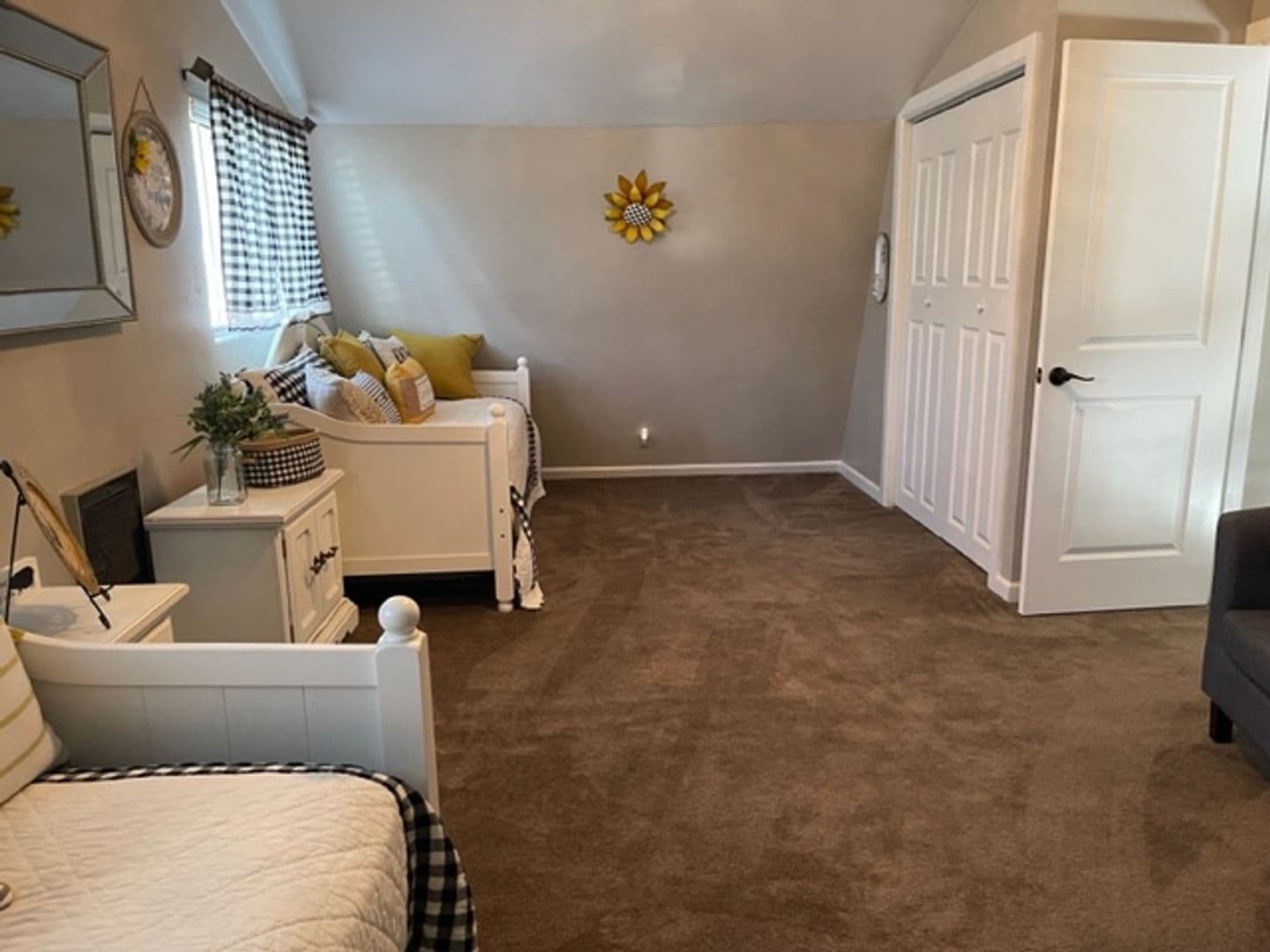 Tehachapi House: 24441 Oak Tree Court