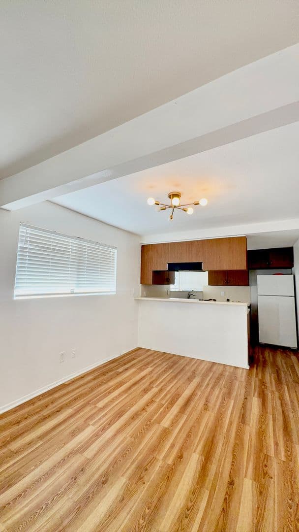 North Hollywood Apartment: 5250 Bellingham Ave.