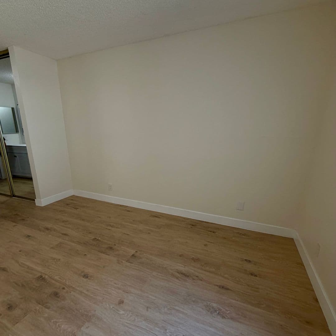 Canoga Park Condo: 21801 Roscoe Blvd. #128