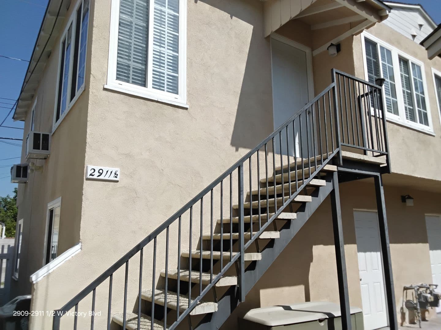 Burbank Apartment: 2909 W. Victory Blvd .