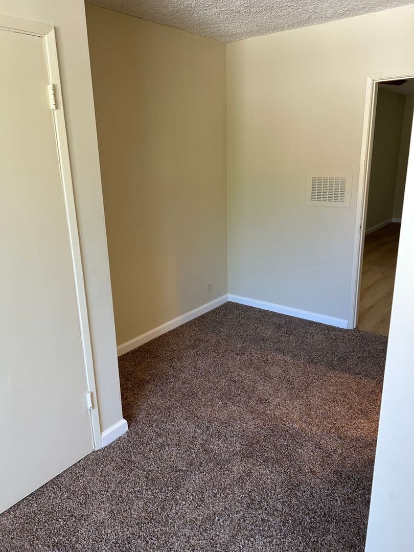 Northridge Apartment: 18550 Prairie St.