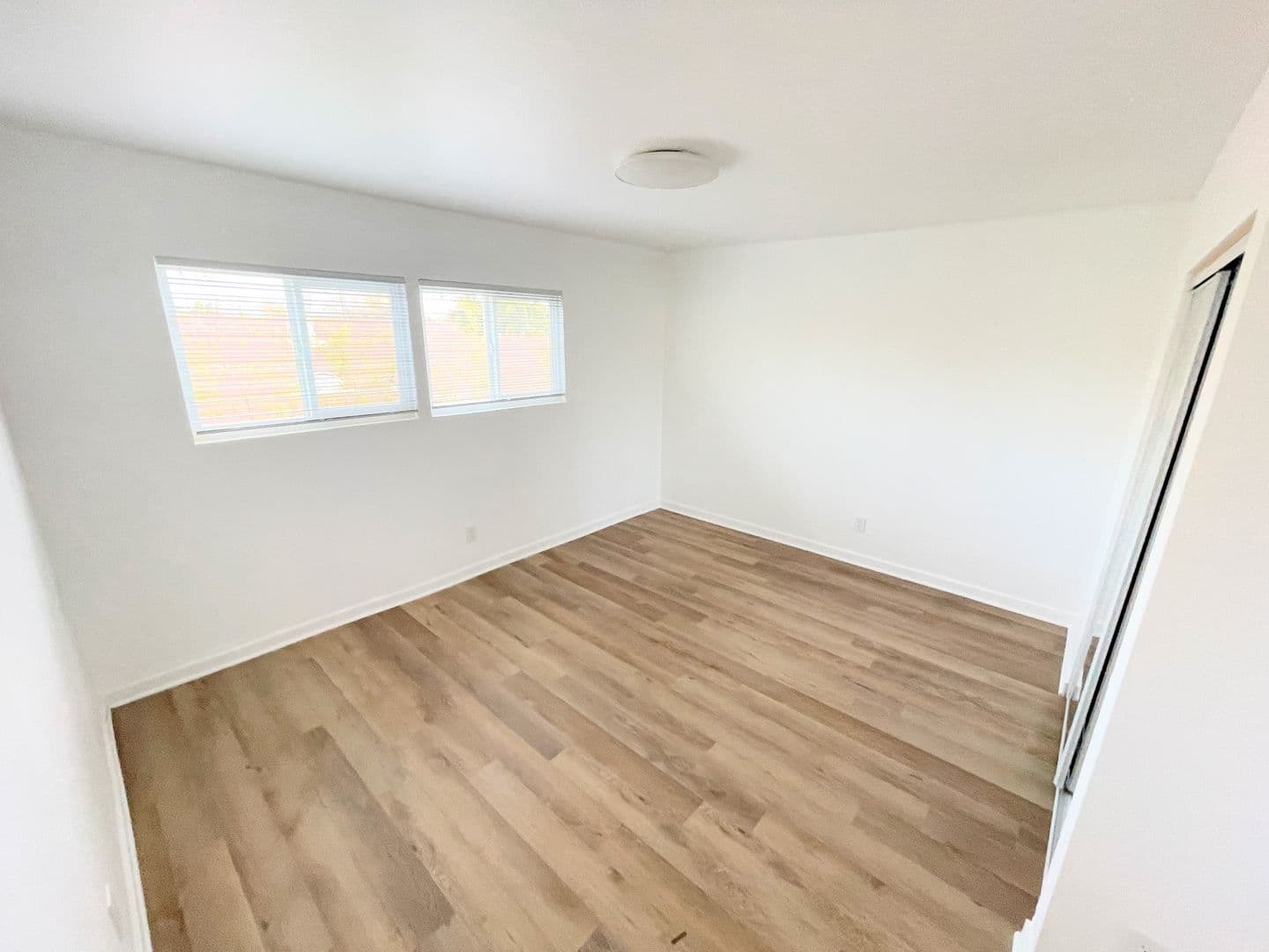 Los Angeles Apartment: 5347 Blackwelder Street