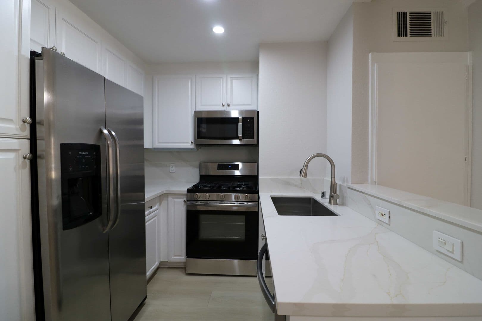 Woodland Hills Condo: 21450 Burbank Blvd. #120