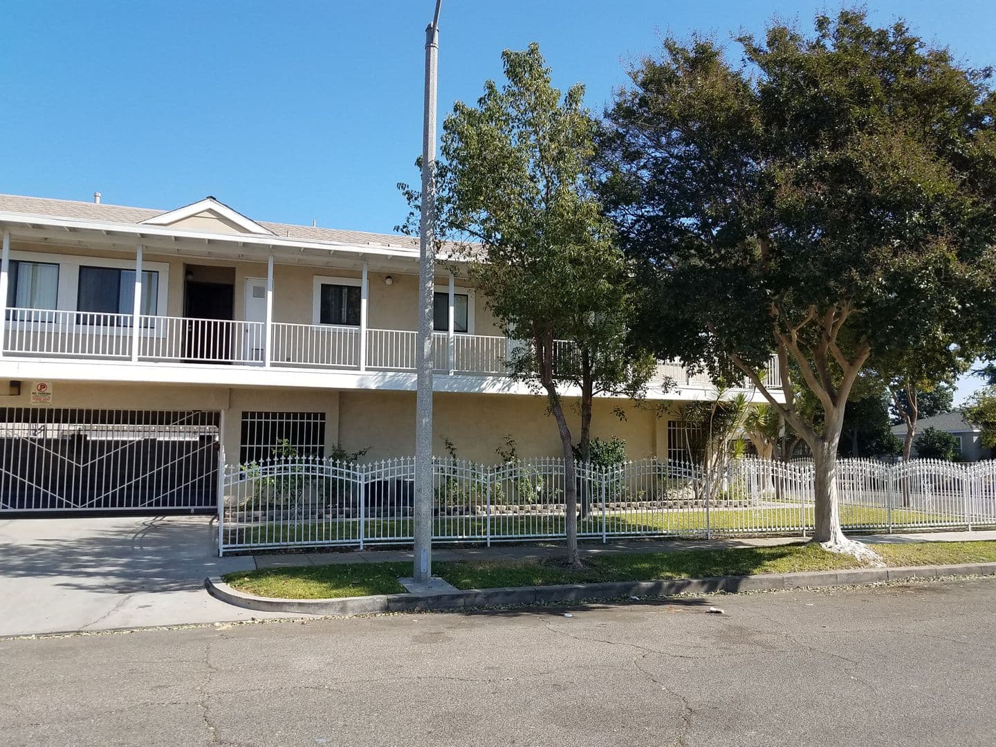 Anaheim Apartment: 301 E. Mills Dr.