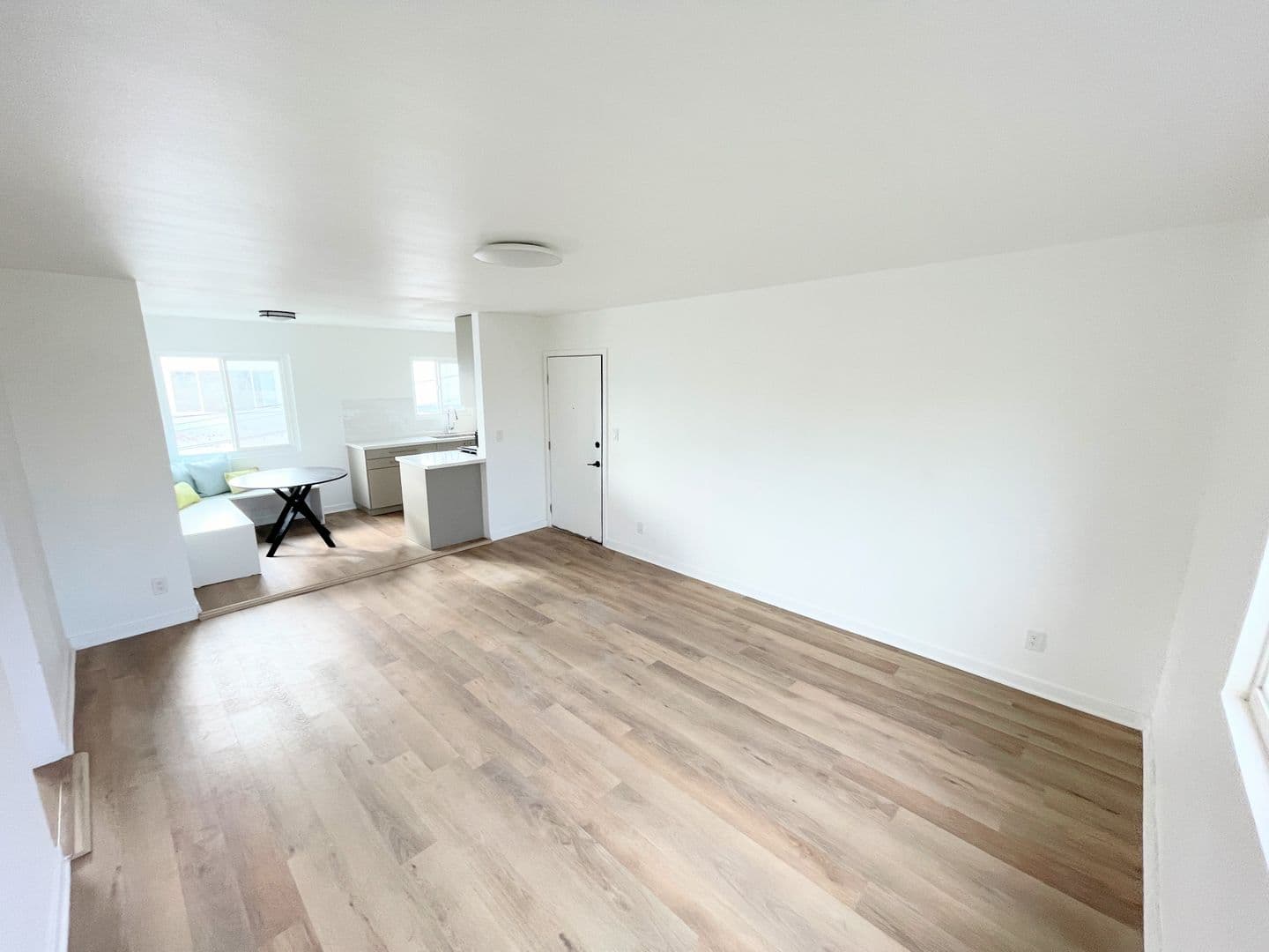 Los Angeles Apartment: 5347 Blackwelder Street