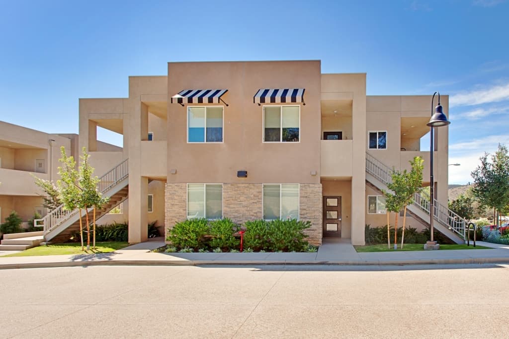 Thousand Oaks Apartment: 94- #4 N. Oakview Drive