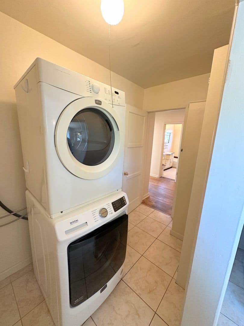 Mar Vista House: 3977 Coolidge Ave