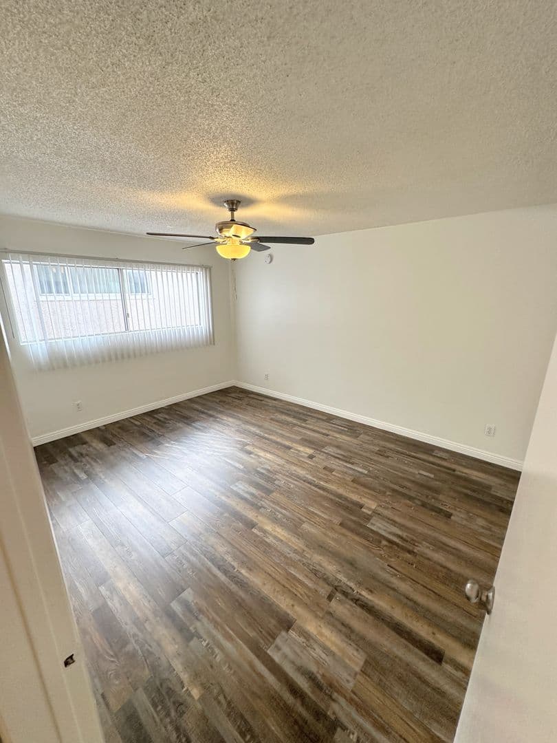 Sherman Oaks Apartment: 5035 Coldwater Canyon Ave.