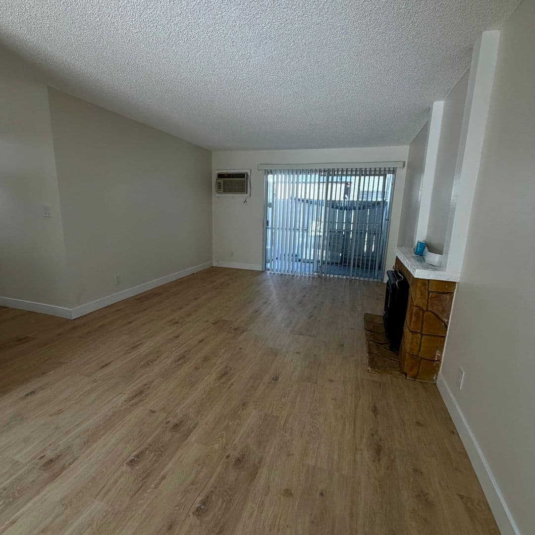 Canoga Park Condo: 21801 Roscoe Blvd. #128