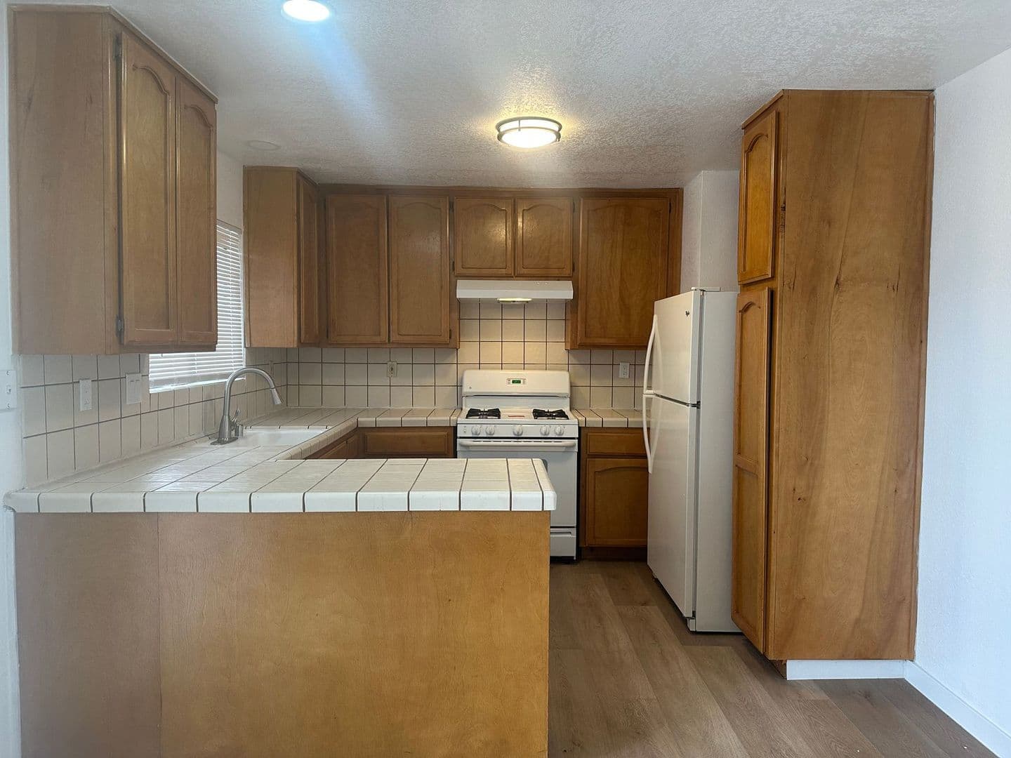 California City Apartment: 9848 Sally Ave.