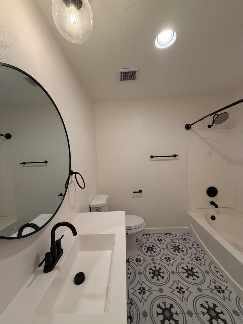 Van Nuys Apartment: 13925 Sherman Way