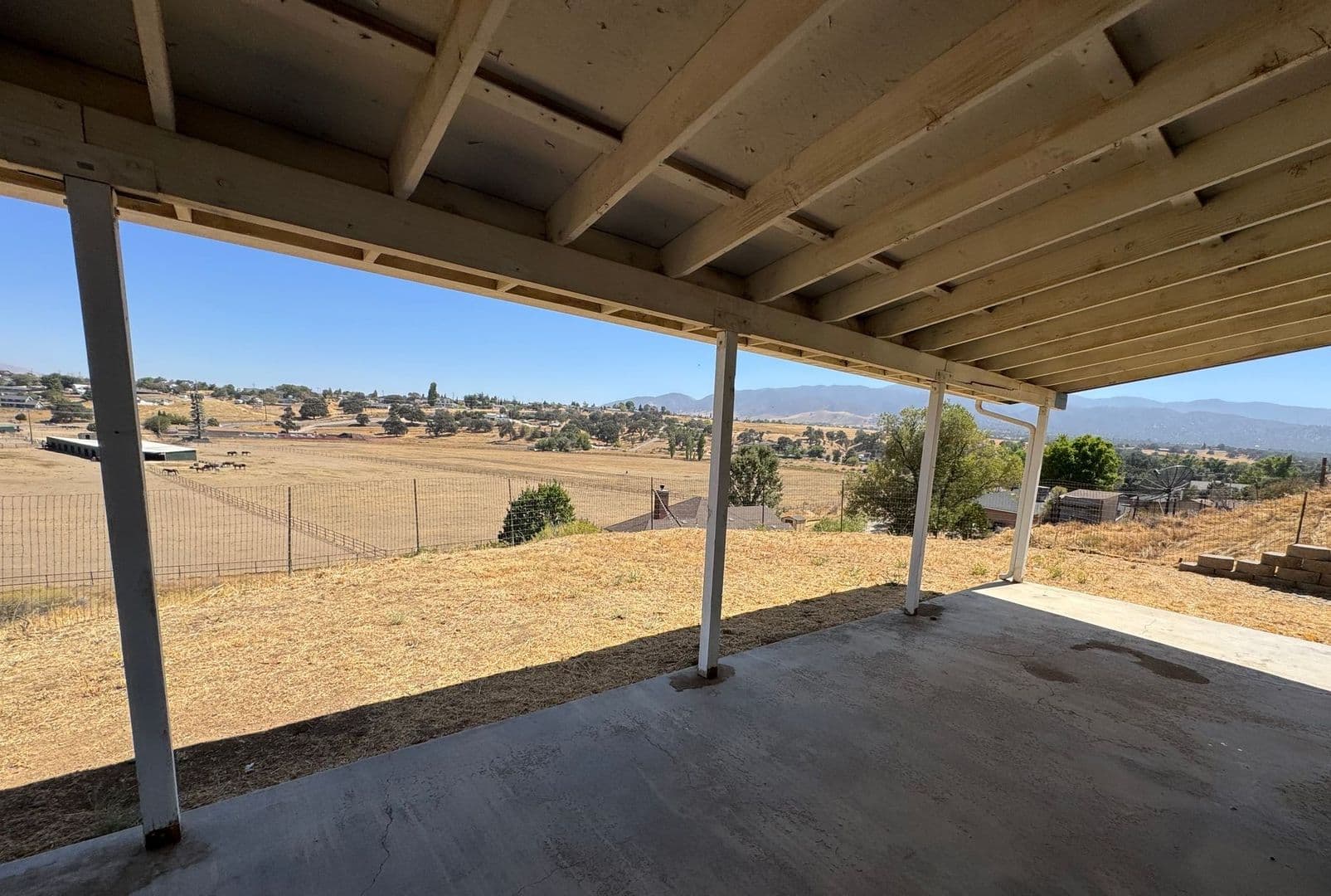 Tehachapi House: 22308 McCarthy Dr.