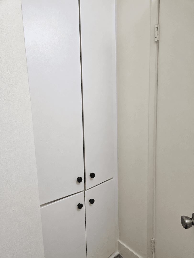 Van Nuys Apartment: 6416 Woodley Ave.