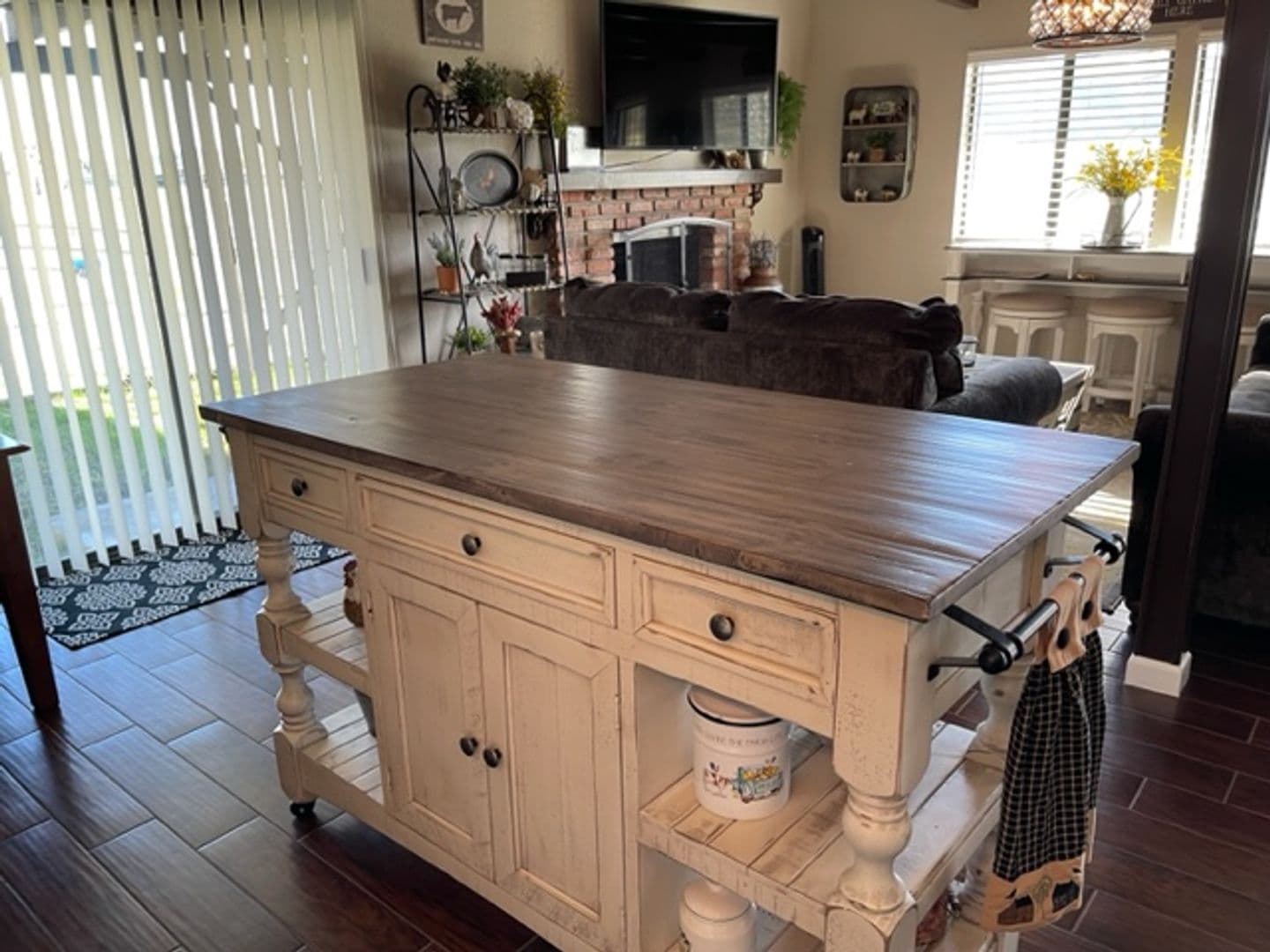 Tehachapi House: 24441 Oak Tree Court