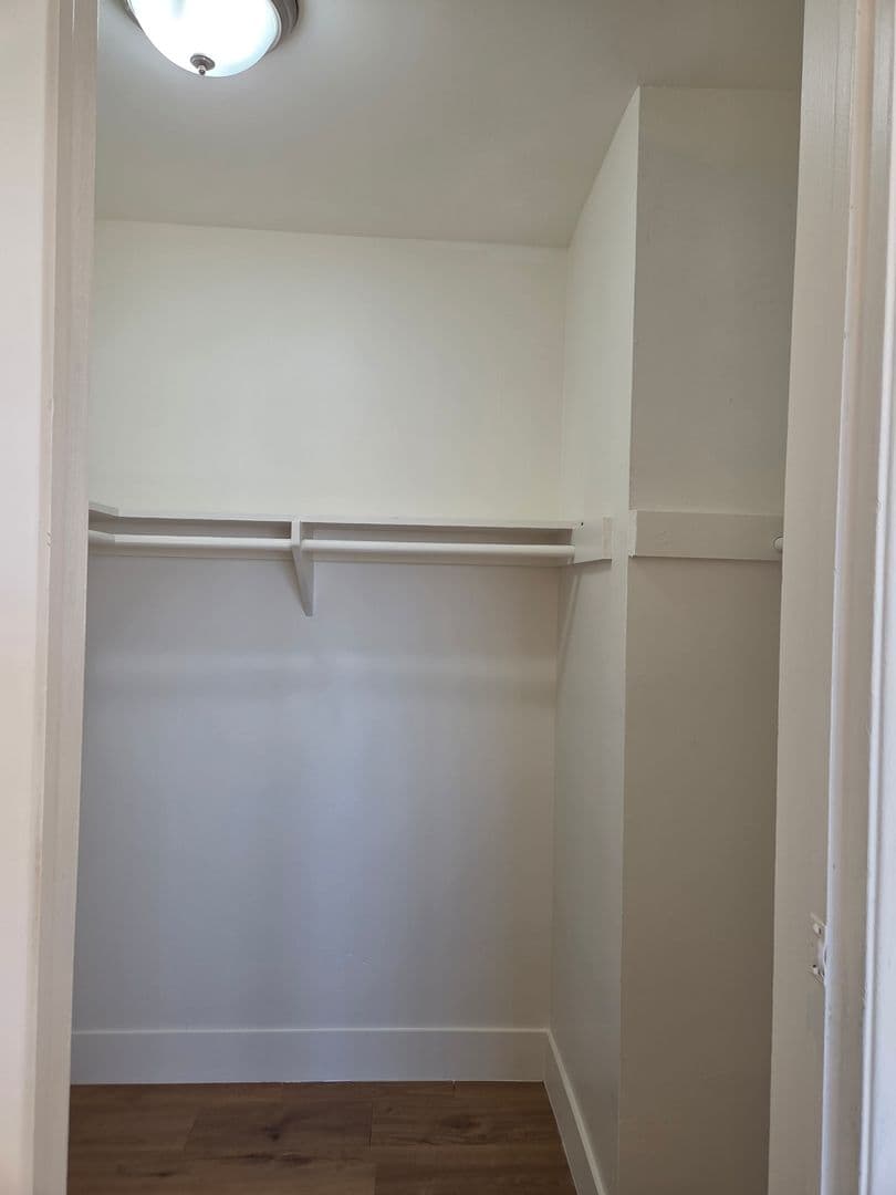Van Nuys Apartment: 6416 Woodley Ave.