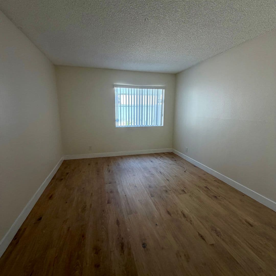Canoga Park Condo: 21801 Roscoe Blvd. #128