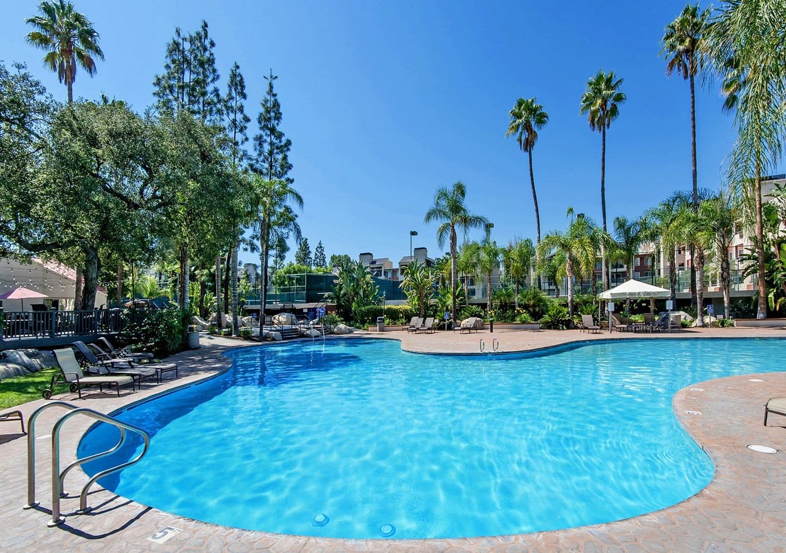 Woodland Hills Condo: 21450 Burbank Blvd. #120