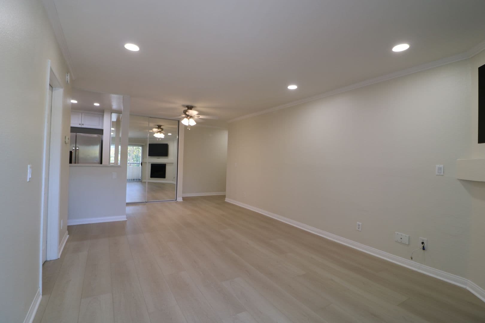 Woodland Hills Condo: 5545 Canoga Ave Unit 106