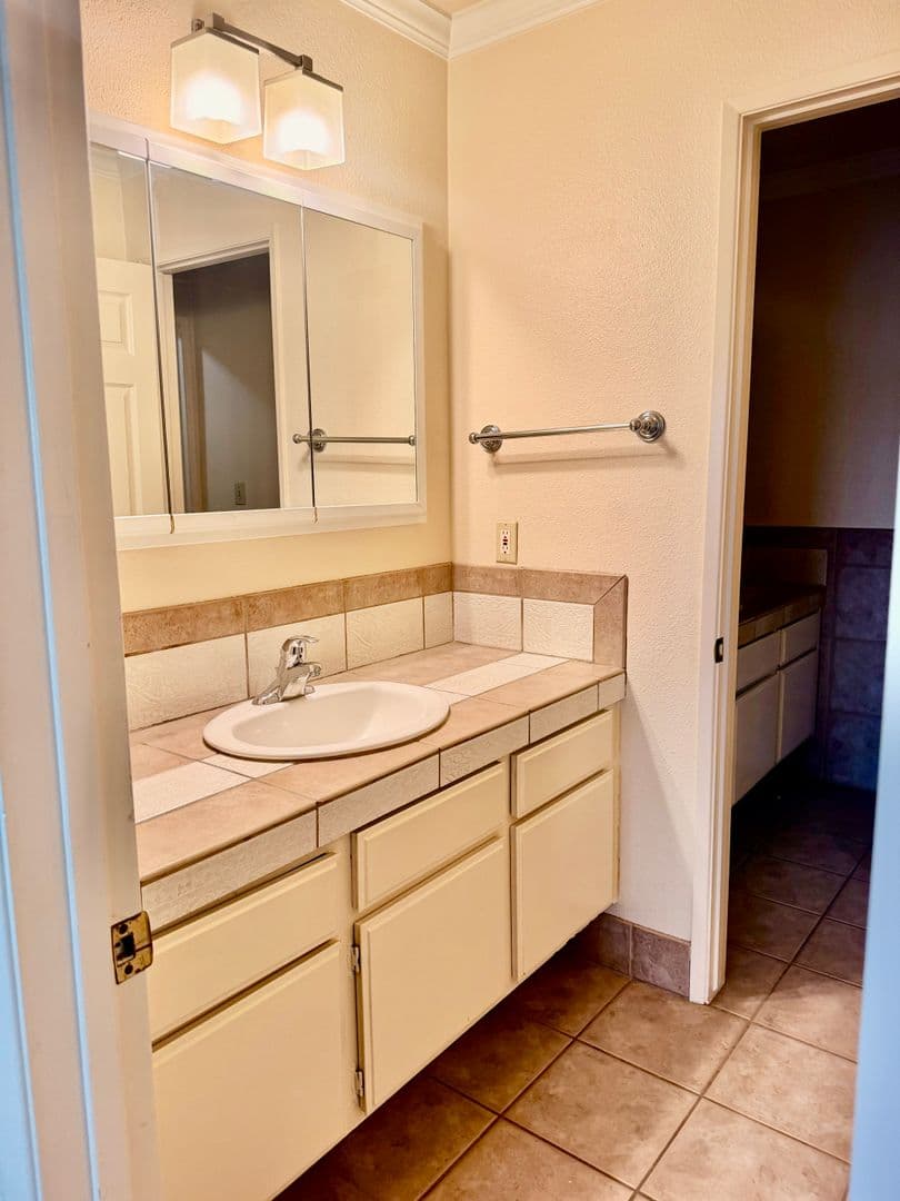 Newbury Park House: 228 Eagle View Place