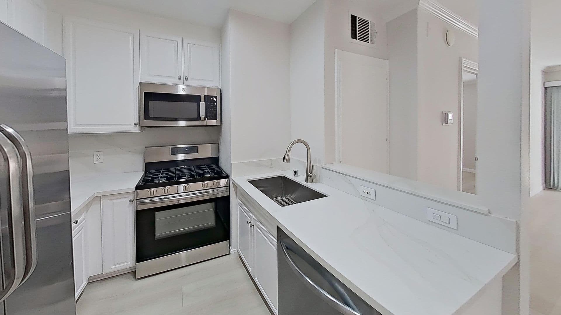 Woodland Hills Condo: 21450 Burbank Blvd. #120