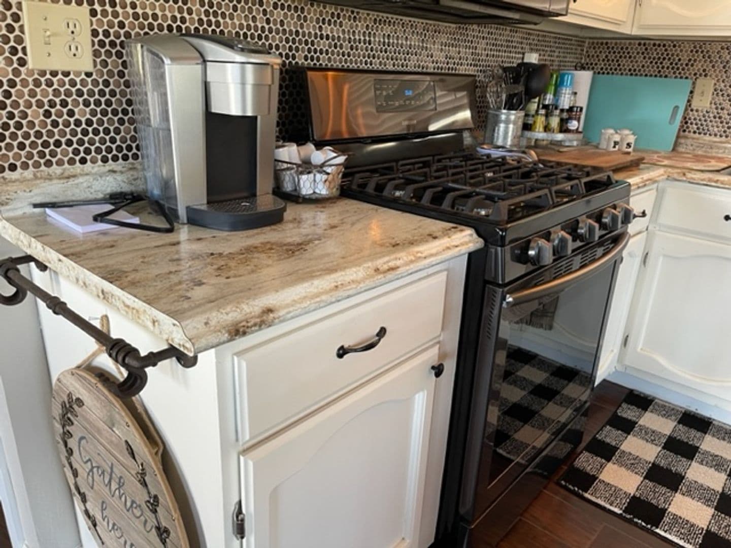 Tehachapi House: 24441 Oak Tree Court