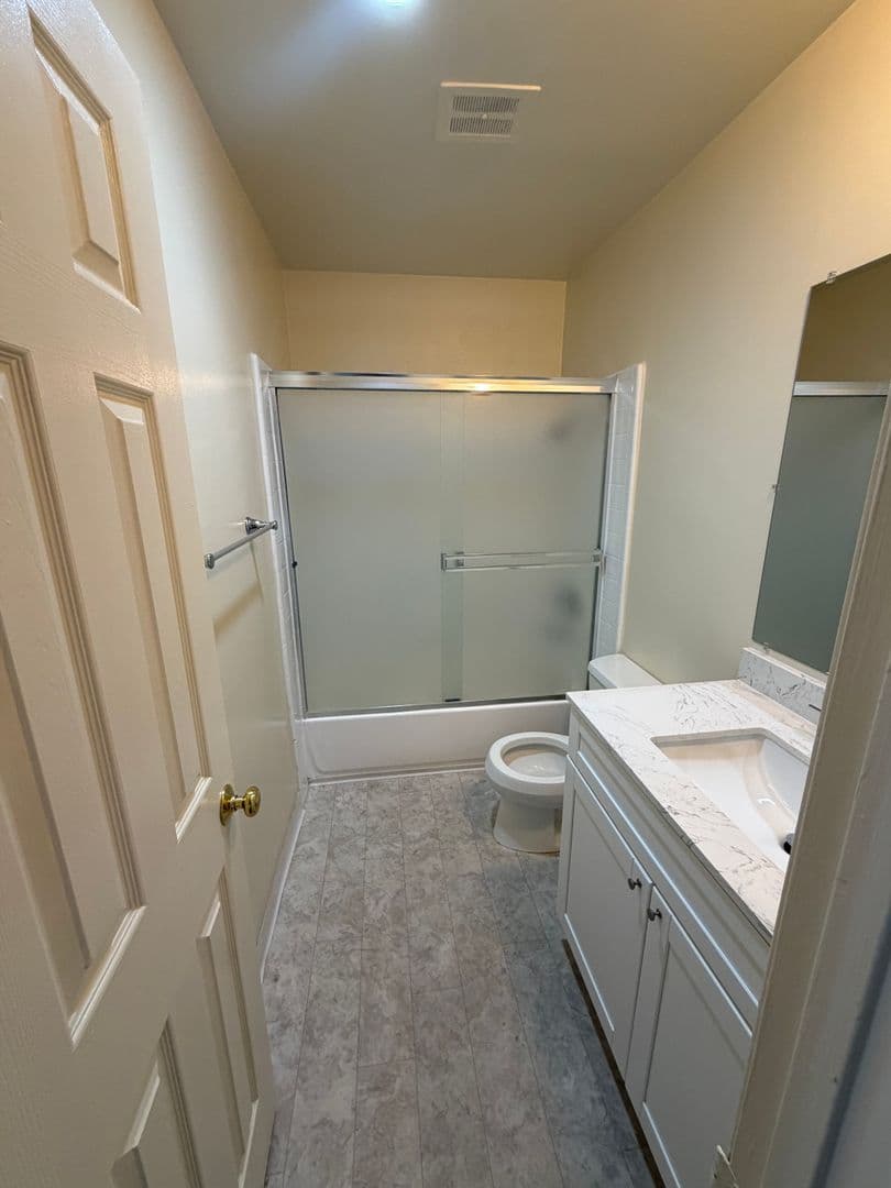 Northridge Apartment: 18530 Prairie St.
