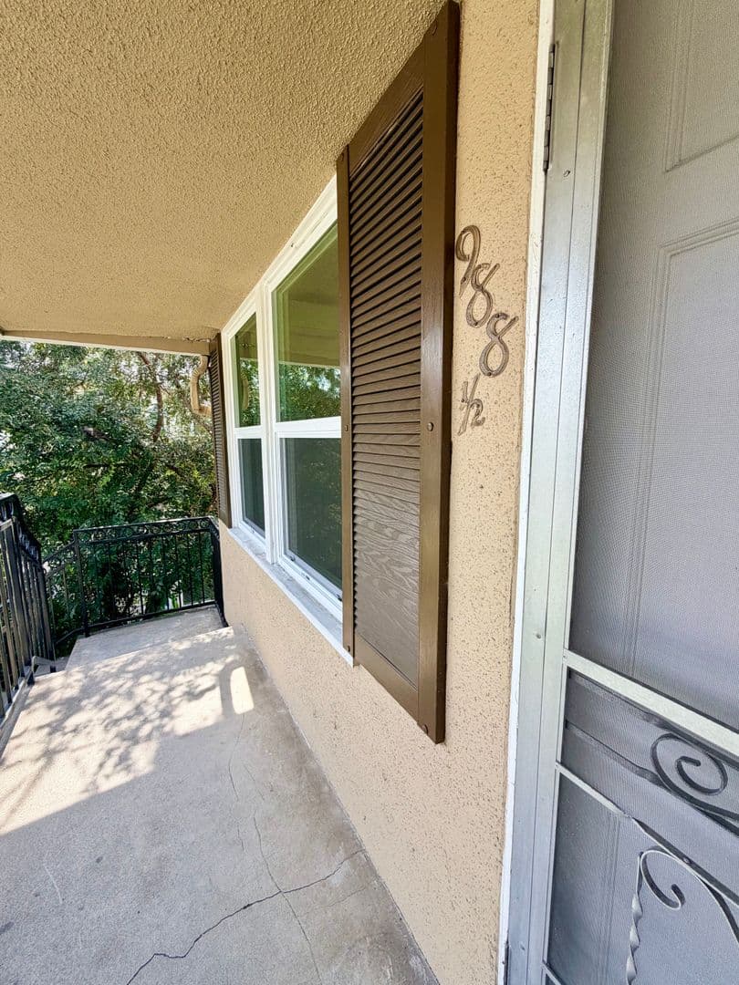 Glendale Apartment: 988 W. Glenoaks Blvd.