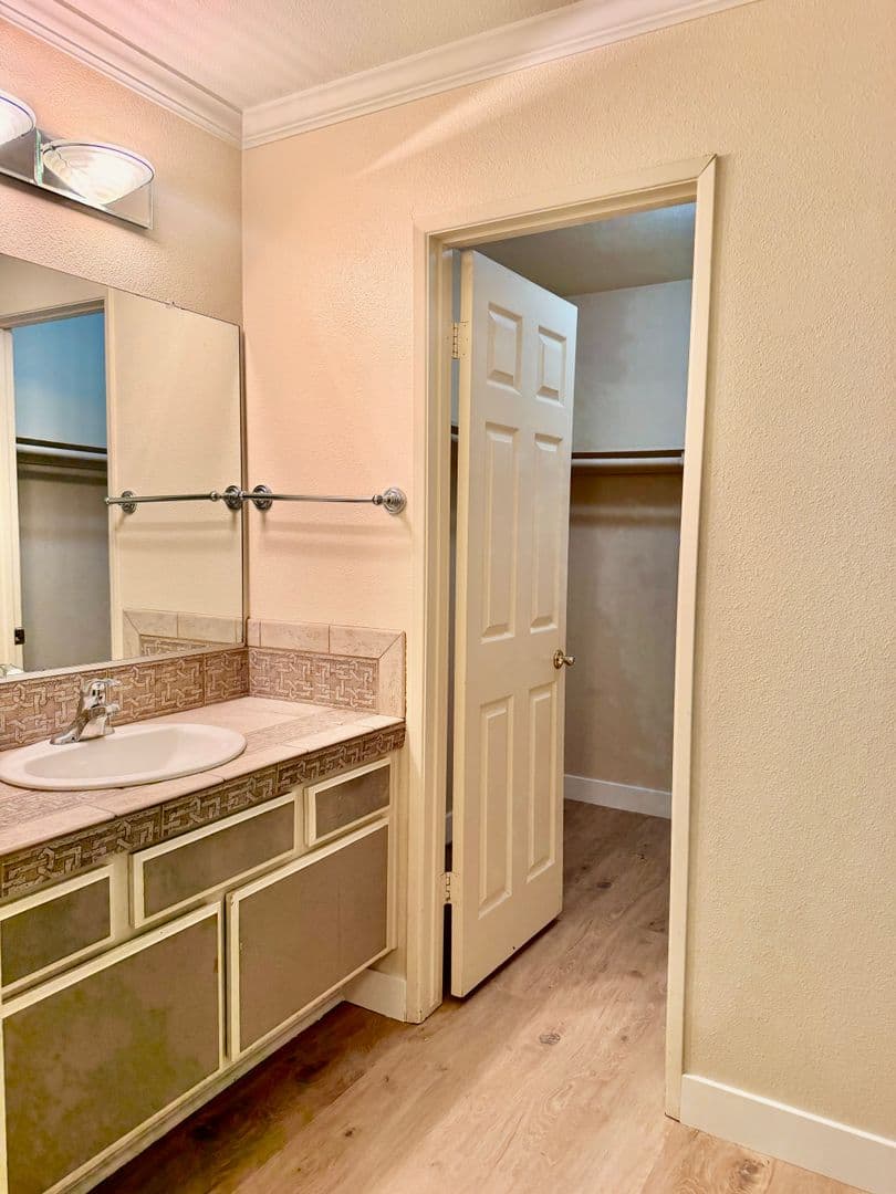 Newbury Park House: 228 Eagle View Place