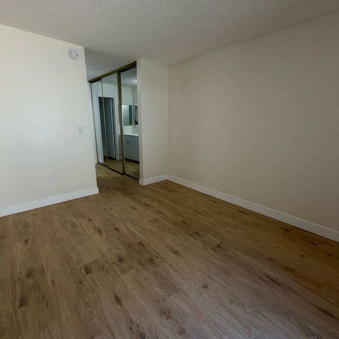 Canoga Park Condo: 21801 Roscoe Blvd. #128