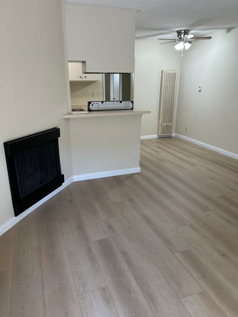 Northridge Apartment: 18550 Prairie St.