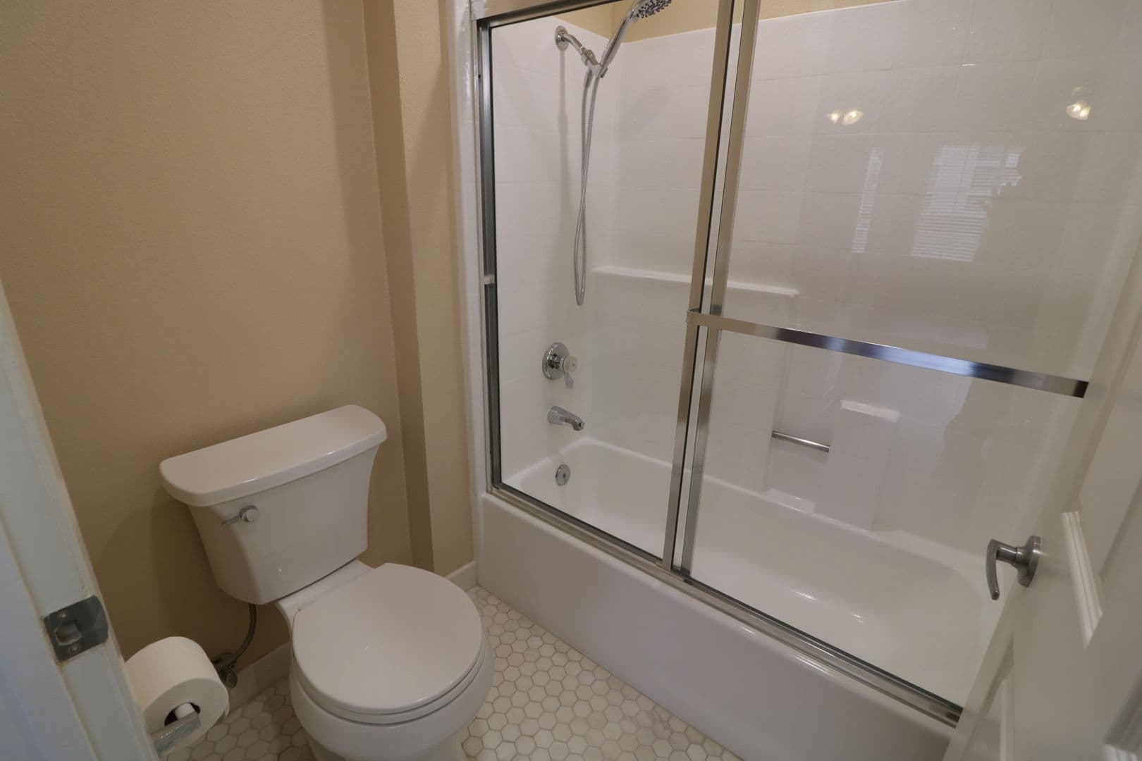 Woodland Hills Condo: 5545 Canoga Ave Unit 106