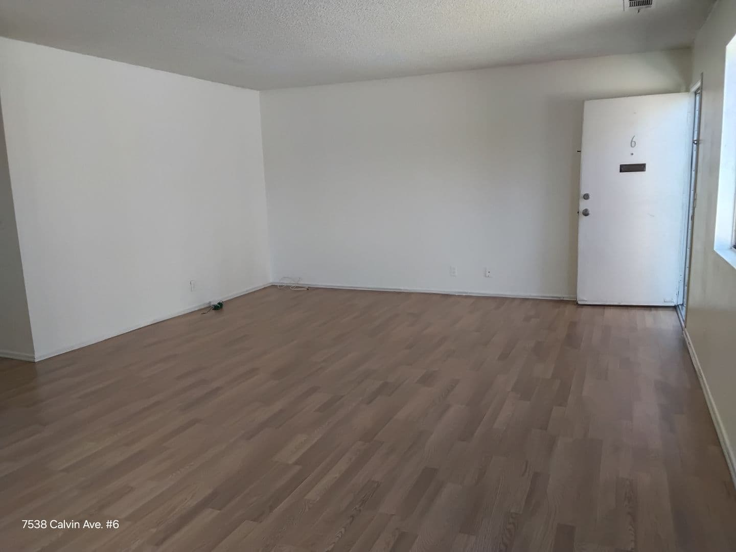 Reseda Apartment: 7538 Calvin Ave
