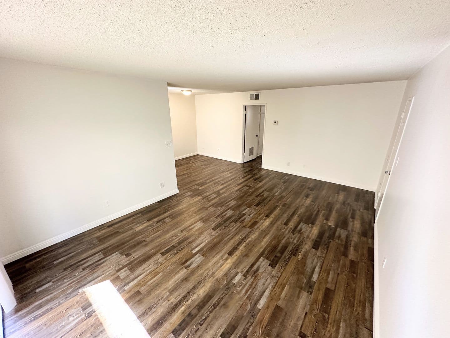 Sherman Oaks Apartment: 5035 Coldwater Canyon Ave.
