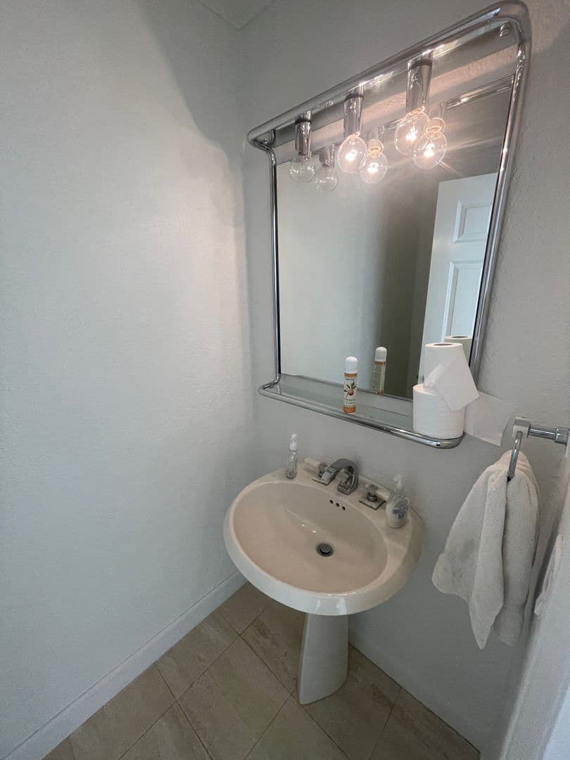 Corona Del Mar Condo: 19 Crest Circle  #19