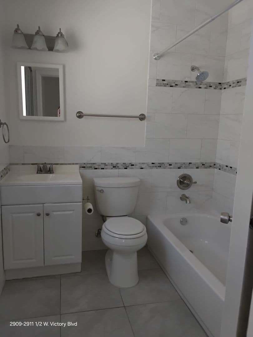 Burbank Apartment: 2909 W. Victory Blvd .