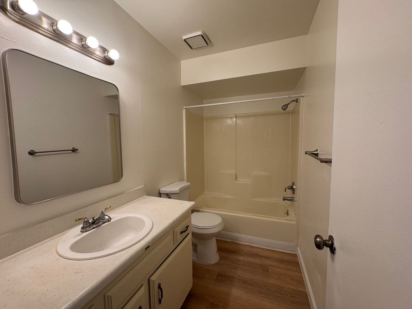 Bakersfield Apartment: 4400 Tierra Verde St.