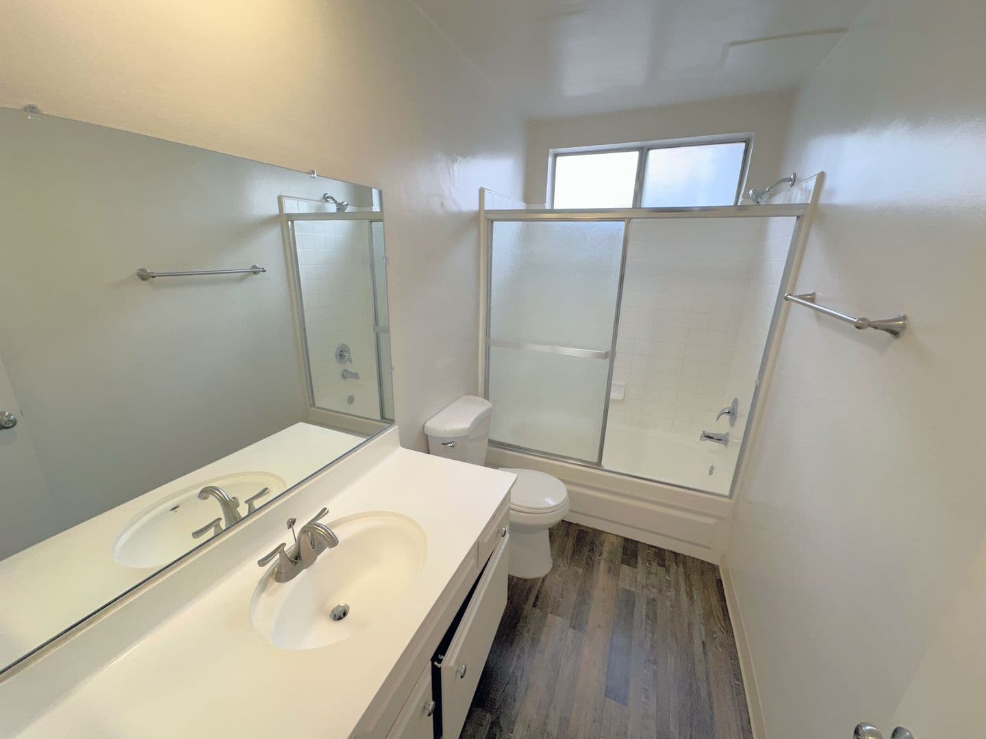 Sherman Oaks Apartment: 5035 Coldwater Canyon Ave.