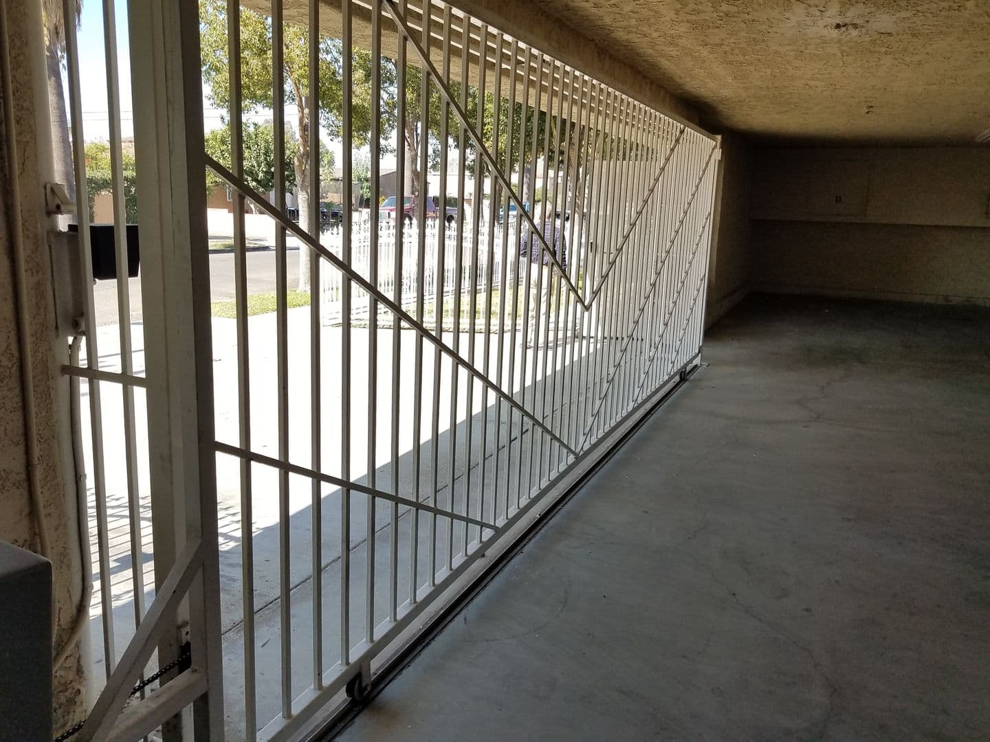 Anaheim Apartment: 301 E. Mills Dr.