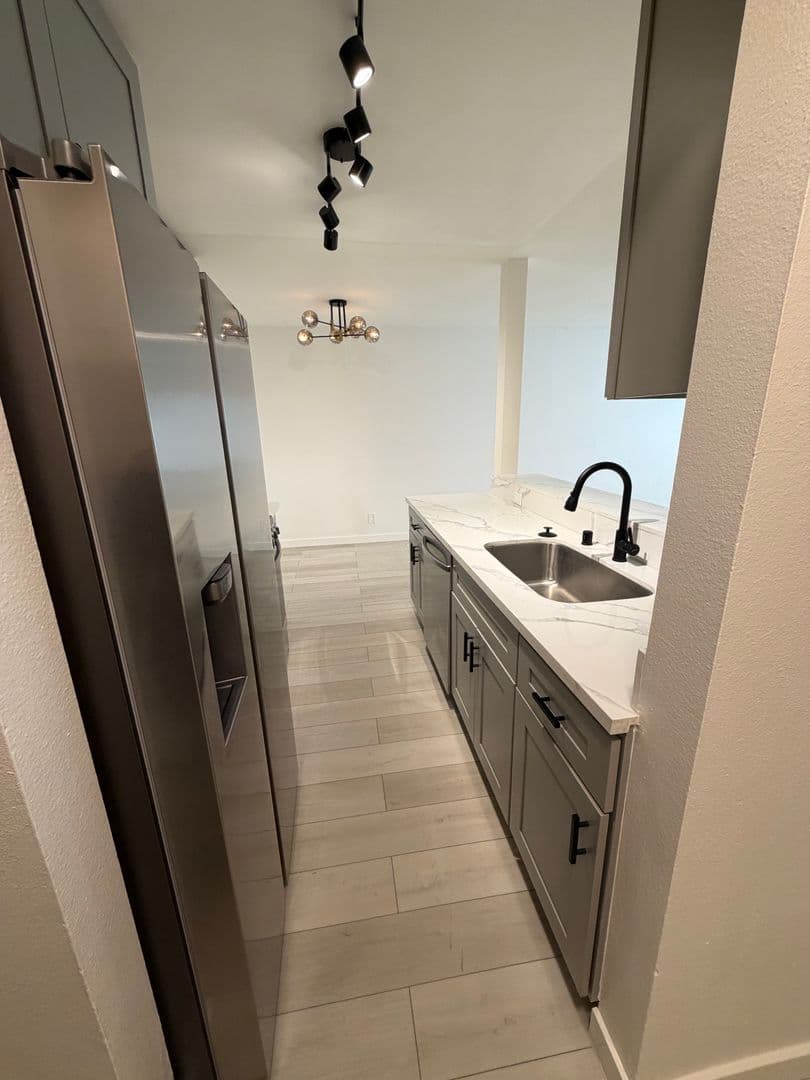 Van Nuys Apartment: 13925 Sherman Way