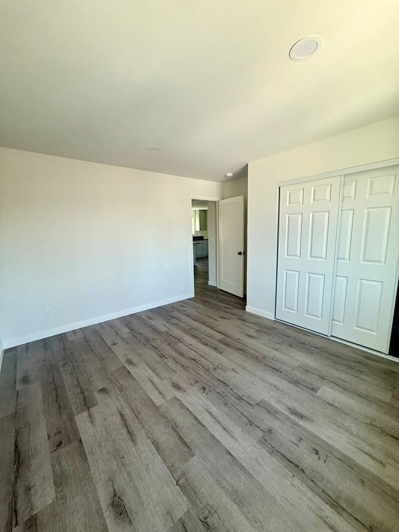 Los Angeles House: 5844 1/2 Denver Ave