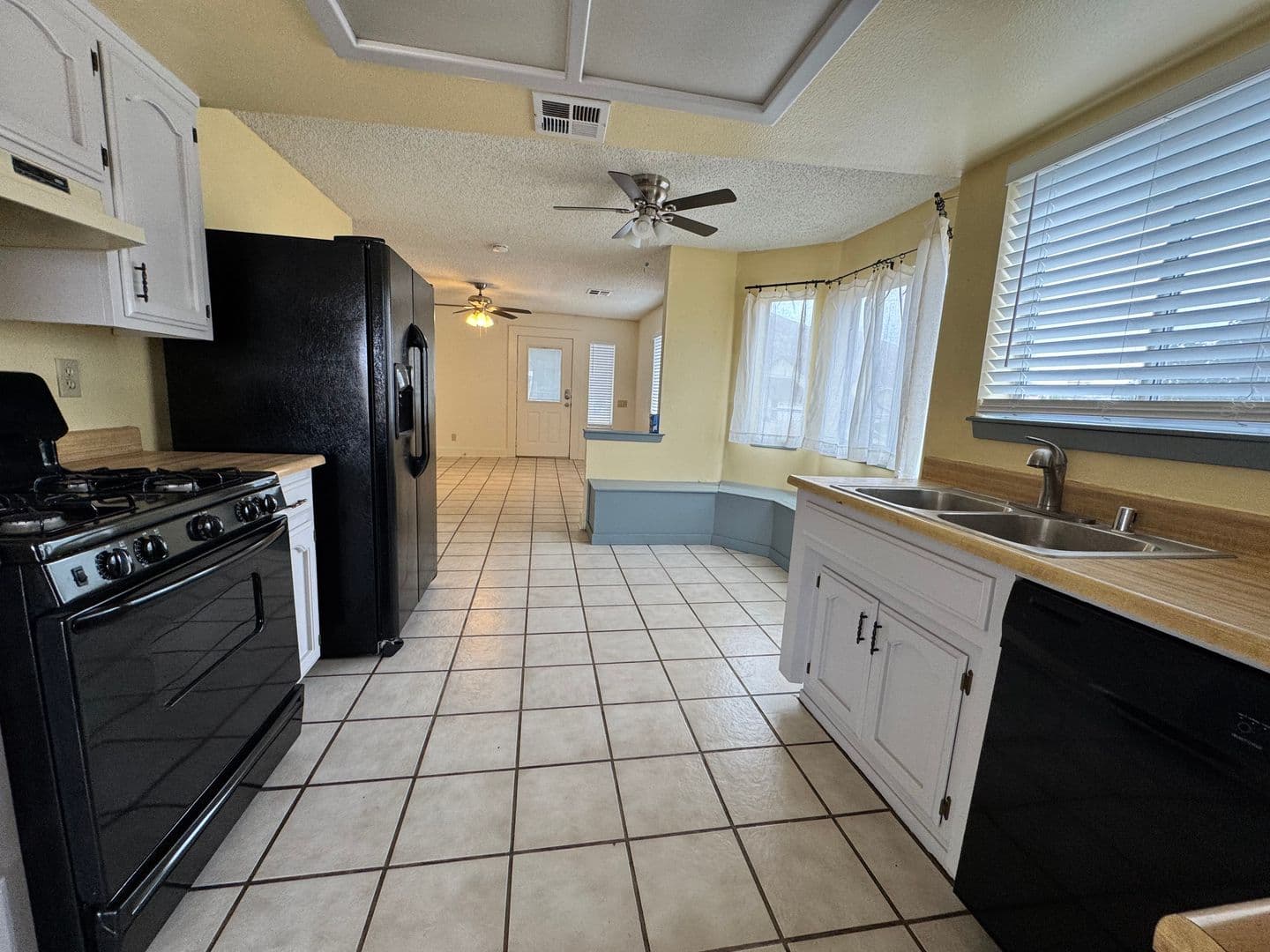 Tehachapi House: 22308 McCarthy Dr.