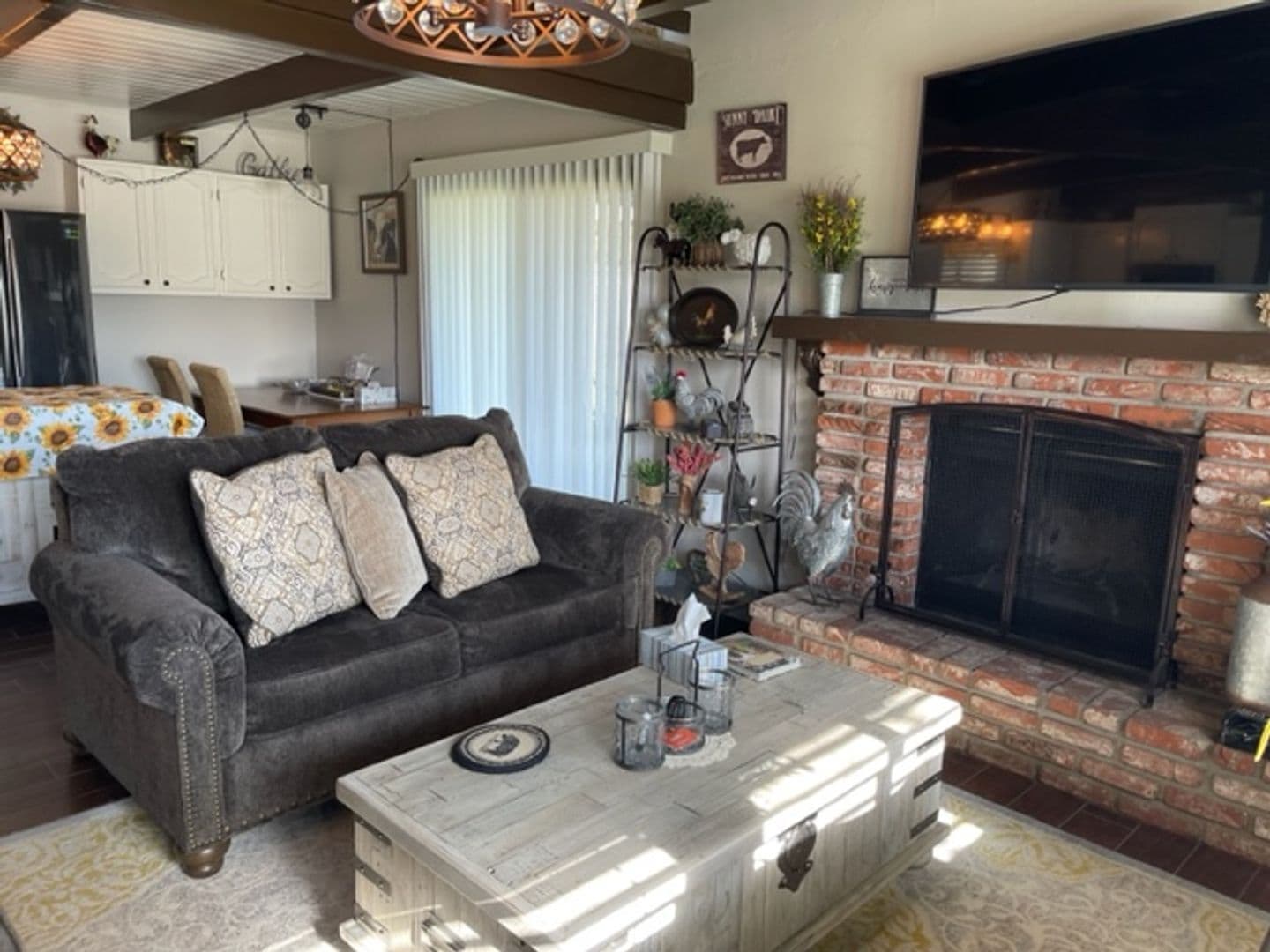Tehachapi House: 24441 Oak Tree Court